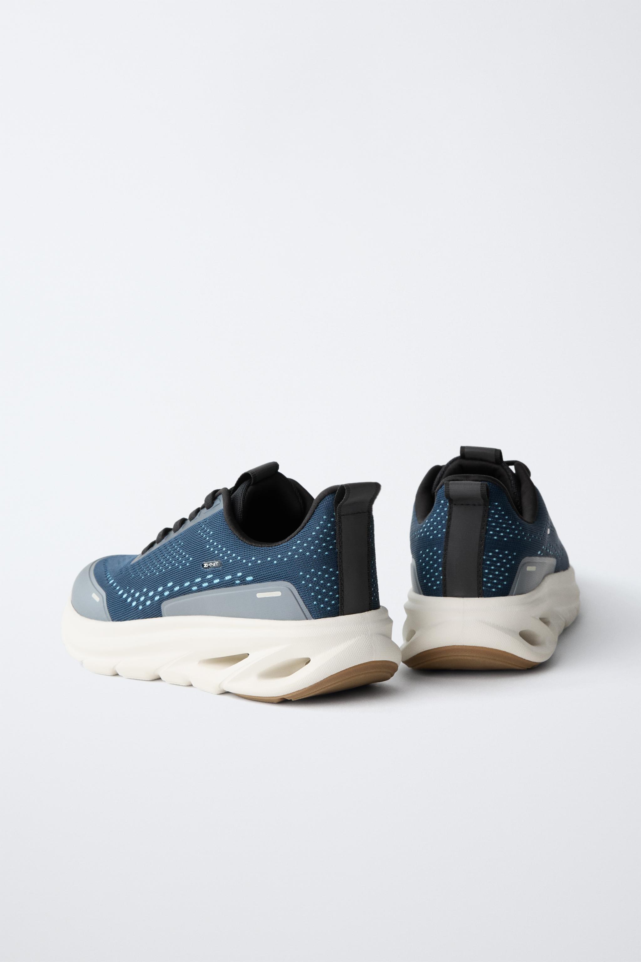 ATHLETIC SNEAKERS WITH SOLE DETAIL